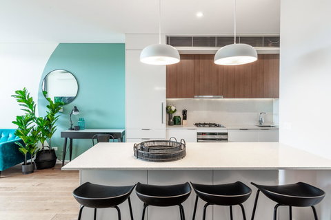 Large Light Luxe 3BDR 2BA Free Parking - Walk To Sydney Uni And RPA - Accommodation Kalgoorlie 5