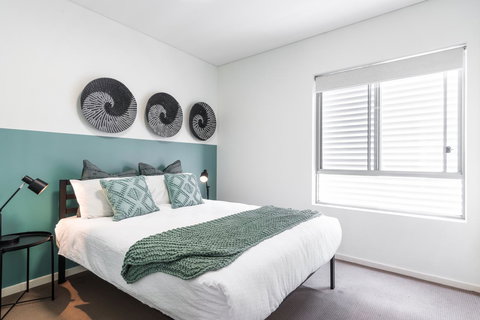 Large Light Luxe 3BDR 2BA Free Parking - Walk To Sydney Uni And RPA - Accommodation Kalgoorlie 6