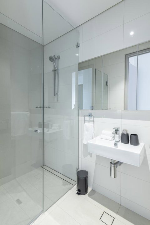 Large Light Luxe 3BDR 2BA Free Parking - Walk To Sydney Uni And RPA - Accommodation Kalgoorlie 8