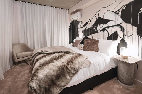 The Collectionist Newtown - Accommodation Kalgoorlie 9