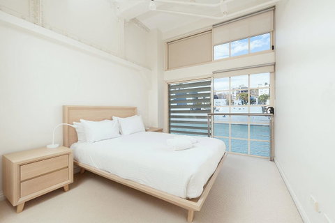 Waterfront Apartment On Sydney Harbour - Accommodation Kalgoorlie 0