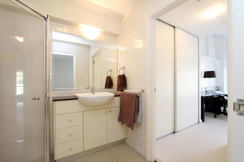 Waterfront Apartment On Sydney Harbour - Accommodation Kalgoorlie 4