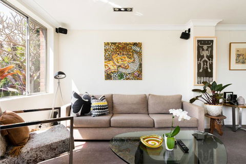 Waterfront Apartment Brimming With Inspirational Artwork - Accommodation Kalgoorlie 19