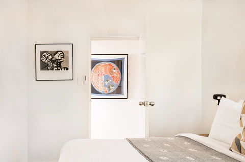 Waterfront Apartment Brimming With Inspirational Artwork - Accommodation Kalgoorlie 29