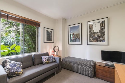 Waterfront Apartment Brimming With Inspirational Artwork - Accommodation Kalgoorlie 3