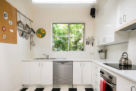 Waterfront Apartment Brimming With Inspirational Artwork - Accommodation Kalgoorlie 10