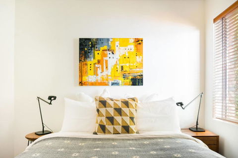 Waterfront Apartment Brimming With Inspirational Artwork - Accommodation Kalgoorlie 16