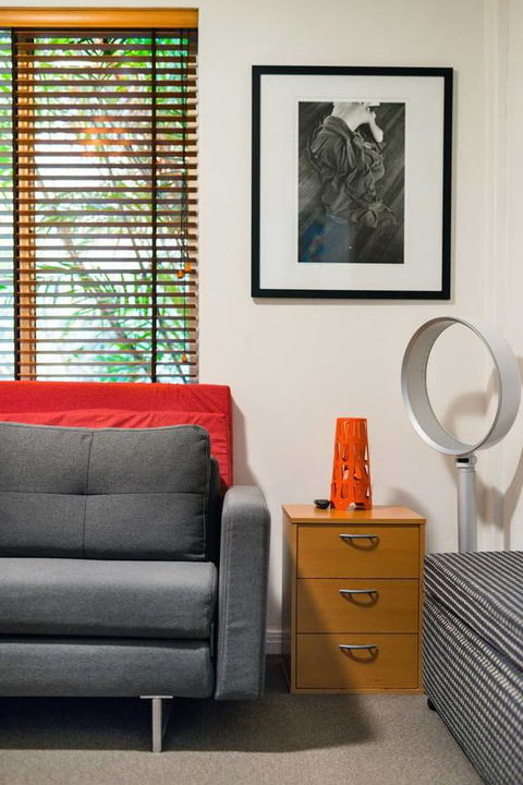 Waterfront Apartment Brimming With Inspirational Artwork - Accommodation Kalgoorlie 11