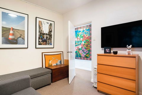 Waterfront Apartment Brimming With Inspirational Artwork - Accommodation Kalgoorlie 22