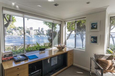 Waterfront Apartment Brimming With Inspirational Artwork - Accommodation Kalgoorlie 5