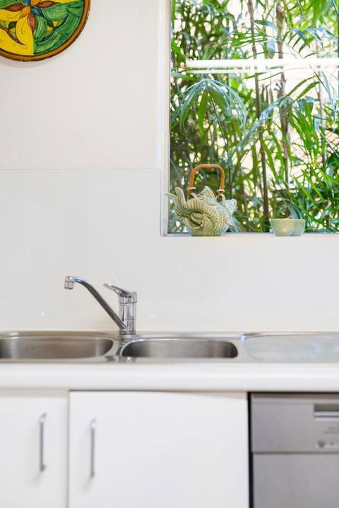 Waterfront Apartment Brimming With Inspirational Artwork - Accommodation Kalgoorlie 15