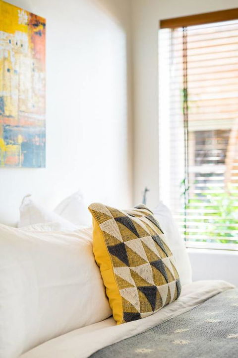 Waterfront Apartment Brimming With Inspirational Artwork - Accommodation Kalgoorlie 20