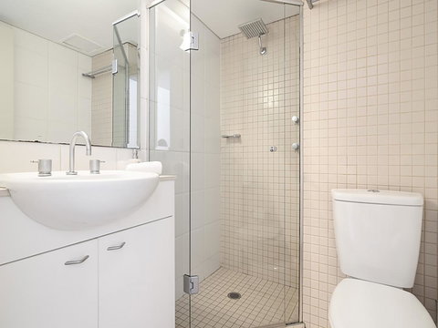 Lower Bridge And Sails - Executive 2BR Darlinghurst Apartment With Balcony And Rooftop Views - Accommodation Kalgoorlie 9