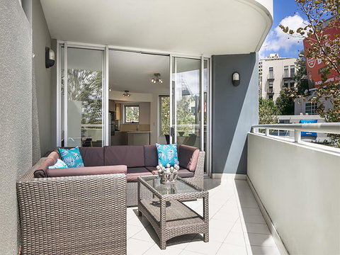 Lower Bridge And Sails - Executive 2BR Darlinghurst Apartment With Balcony And Rooftop Views - Accommodation Kalgoorlie 5