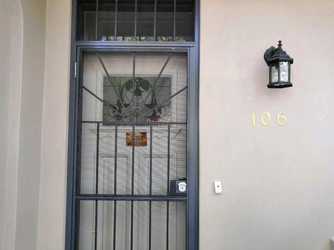 Cozy 5 Bed House In Sydney - Accommodation Kalgoorlie 9