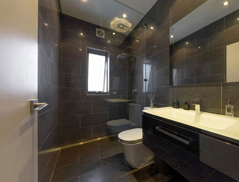 BONDI BEACH PRIME 1 Bedroom + Sunroom - Accommodation Kalgoorlie 1
