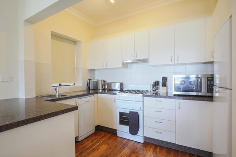 Ultimate Bondi Escape #2 - A Bondi Beach Holiday Home - Accommodation Kalgoorlie 4