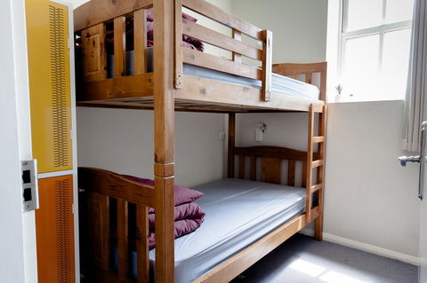 Mad Monkey Broadway - Accommodation Kalgoorlie 8