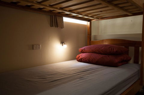 Mad Monkey Broadway - Accommodation Kalgoorlie 2