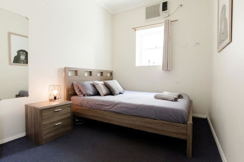 Mad Monkey Broadway - Accommodation Kalgoorlie 1