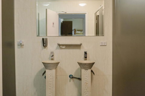 Mad Monkey Broadway - Accommodation Kalgoorlie 31