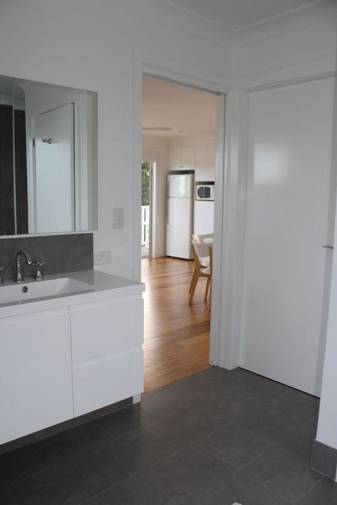 Red Waratah - Accommodation Kalgoorlie 10