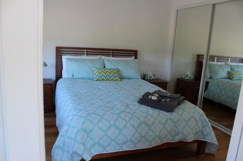 Red Waratah - Accommodation Kalgoorlie 6