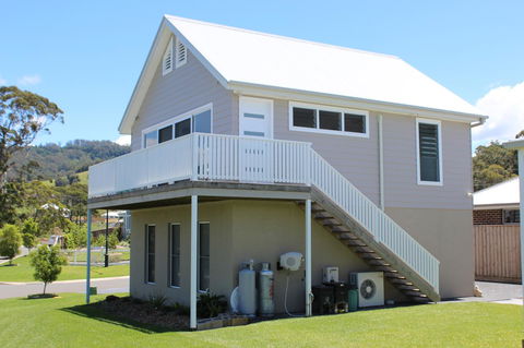 Red Waratah - Accommodation Kalgoorlie 3