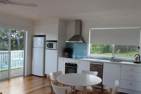 Red Waratah - Accommodation Kalgoorlie 8