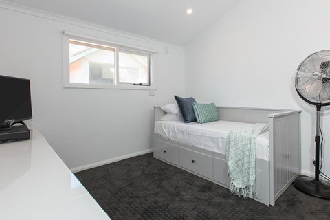 Elegant Family Home Close To Harbour And Views - Accommodation Kalgoorlie 8