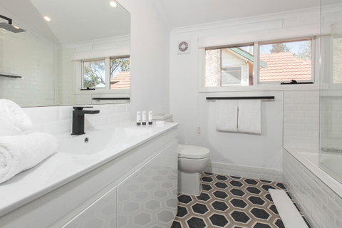Elegant Family Home Close To Harbour And Views - Accommodation Kalgoorlie 10