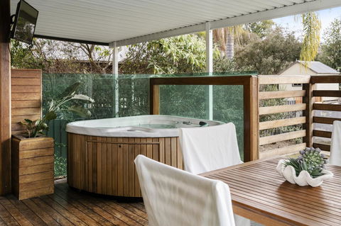 The Spa Cottage With HotTub, Netflix & Stan - Accommodation Kalgoorlie 24