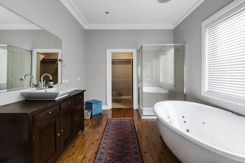 The Spa Cottage With HotTub, Netflix & Stan - Accommodation Kalgoorlie 12