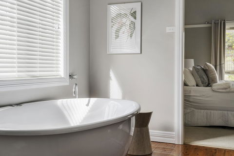 The Spa Cottage With HotTub, Netflix & Stan - Accommodation Kalgoorlie 3