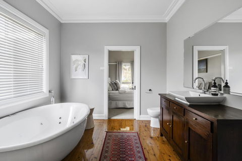 The Spa Cottage With HotTub, Netflix & Stan - Accommodation Kalgoorlie 11