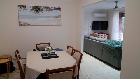 Twin Palms Holiday House At Lighthouse - Accommodation Kalgoorlie 2