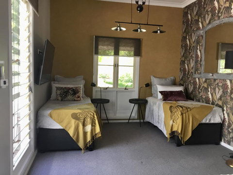 Chanticleer Gardens Barn Cottage With A Pool - Accommodation Kalgoorlie 14