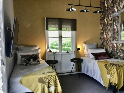 Chanticleer Gardens Barn Cottage With A Pool - Accommodation Kalgoorlie 6