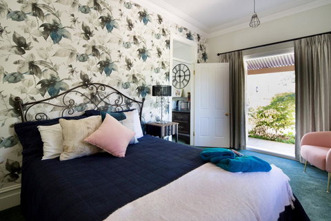 Chanticleer Gardens Barn Cottage With A Pool - Accommodation Kalgoorlie 35