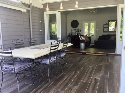 Chanticleer Gardens Barn Cottage With A Pool - Accommodation Kalgoorlie 12