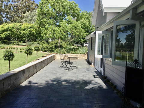 Chanticleer Gardens Barn Cottage With A Pool - Accommodation Kalgoorlie 4