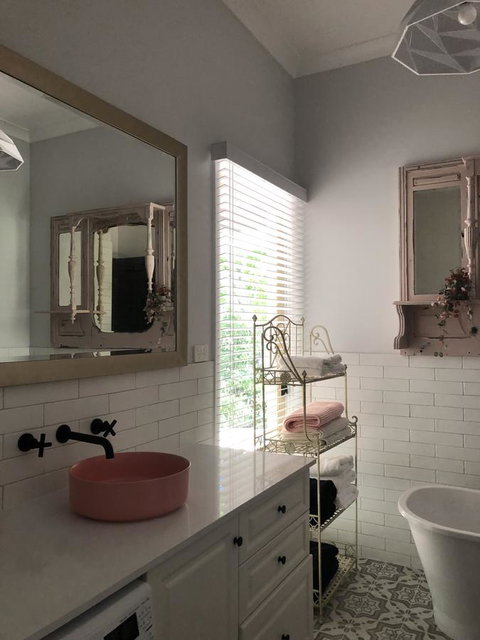 Chanticleer Gardens Barn Cottage With A Pool - Accommodation Kalgoorlie 33