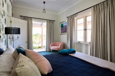 Chanticleer Gardens Barn Cottage With A Pool - Accommodation Kalgoorlie 36