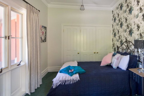 Chanticleer Gardens Barn Cottage With A Pool - Accommodation Kalgoorlie 40