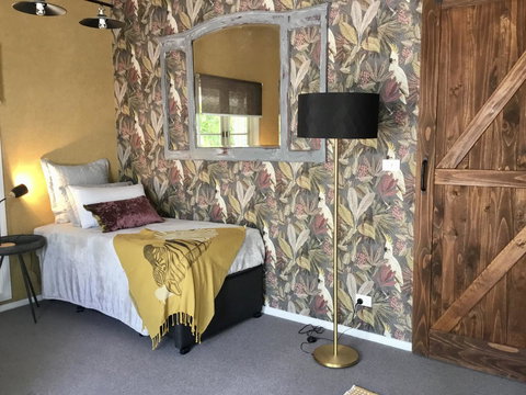 Chanticleer Gardens Barn Cottage With A Pool - Accommodation Kalgoorlie 2