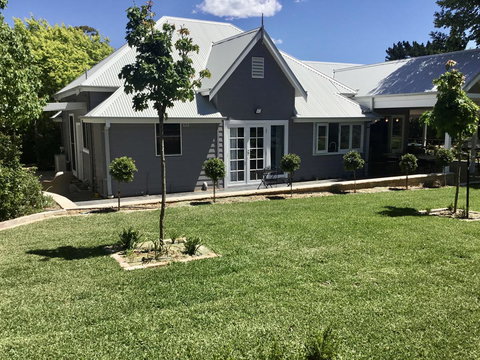 Chanticleer Gardens Barn Cottage With A Pool - Accommodation Kalgoorlie 9