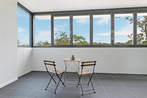 Stylish And Neat Two Bed Apartment In Wentworth Point - Accommodation Kalgoorlie 8