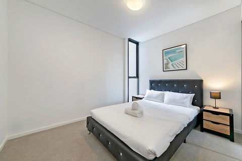 Stylish And Neat Two Bed Apartment In Wentworth Point - Accommodation Kalgoorlie 6