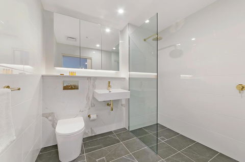 Stylish And Neat Two Bed Apartment In Wentworth Point - Accommodation Kalgoorlie 9
