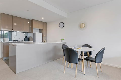 Stylish And Neat Two Bed Apartment In Wentworth Point - Accommodation Kalgoorlie 3